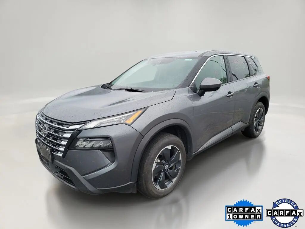 2025 Nissan Rogue SV — photo 1 of 8