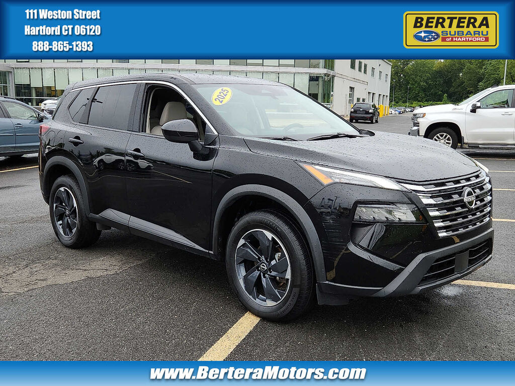 2025 Nissan Rogue SV — photo 1 of 13