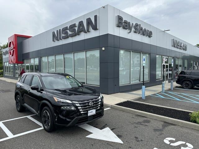 2025 Nissan Rogue SV — photo 1 of 13