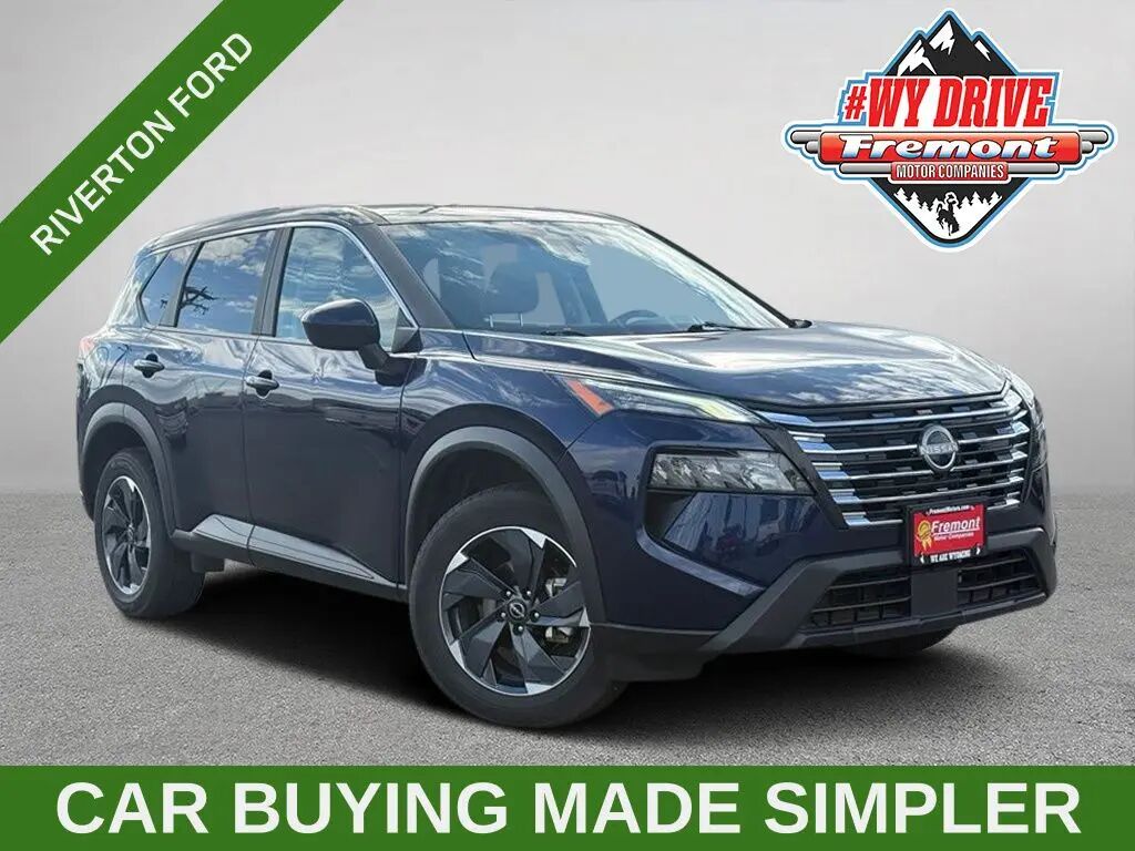 2025 Nissan Rogue SV — photo 1 of 13