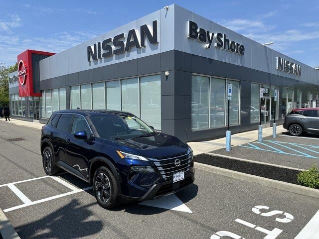 2025 Nissan Rogue SV — photo 1 of 13