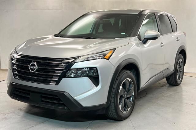 2025 Nissan Rogue SV — photo 1 of 13