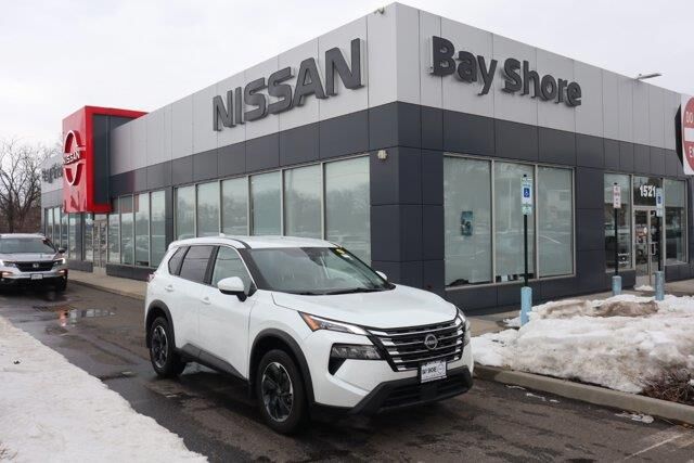 2025 Nissan Rogue SV — photo 1 of 13