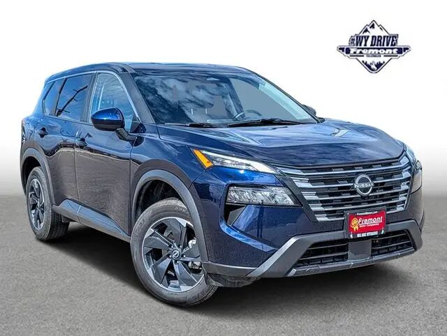 2025 Nissan Rogue SV — photo 1 of 13