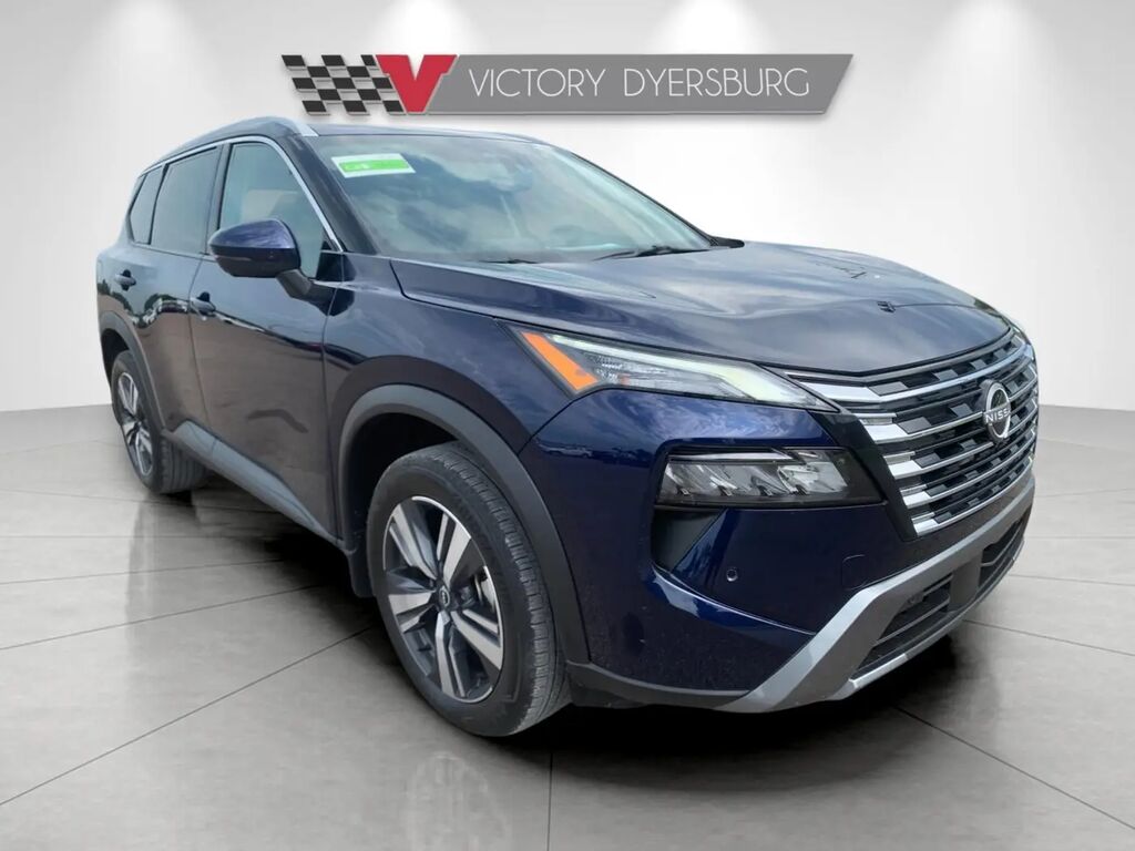 2025 Nissan Rogue SL — photo 1 of 11