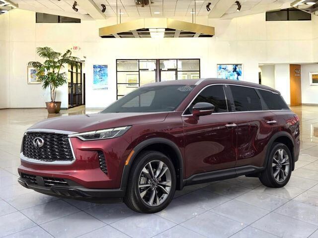 2023 INFINITI QX60 Luxe — photo 1 of 12
