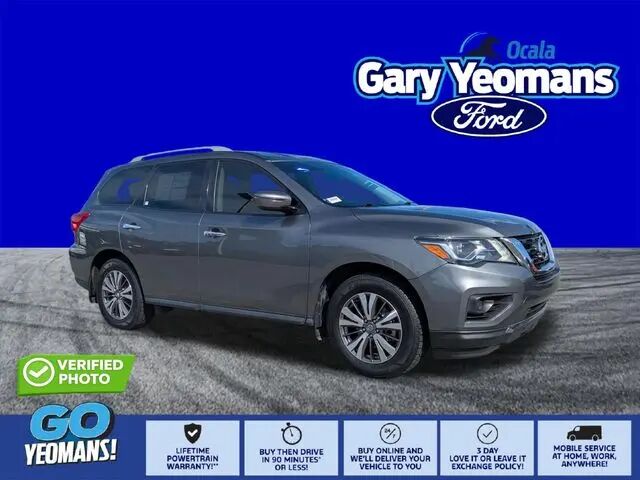 2020 Nissan Pathfinder S — photo 1 of 13