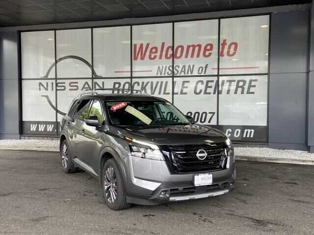 2020 Nissan Pathfinder SV