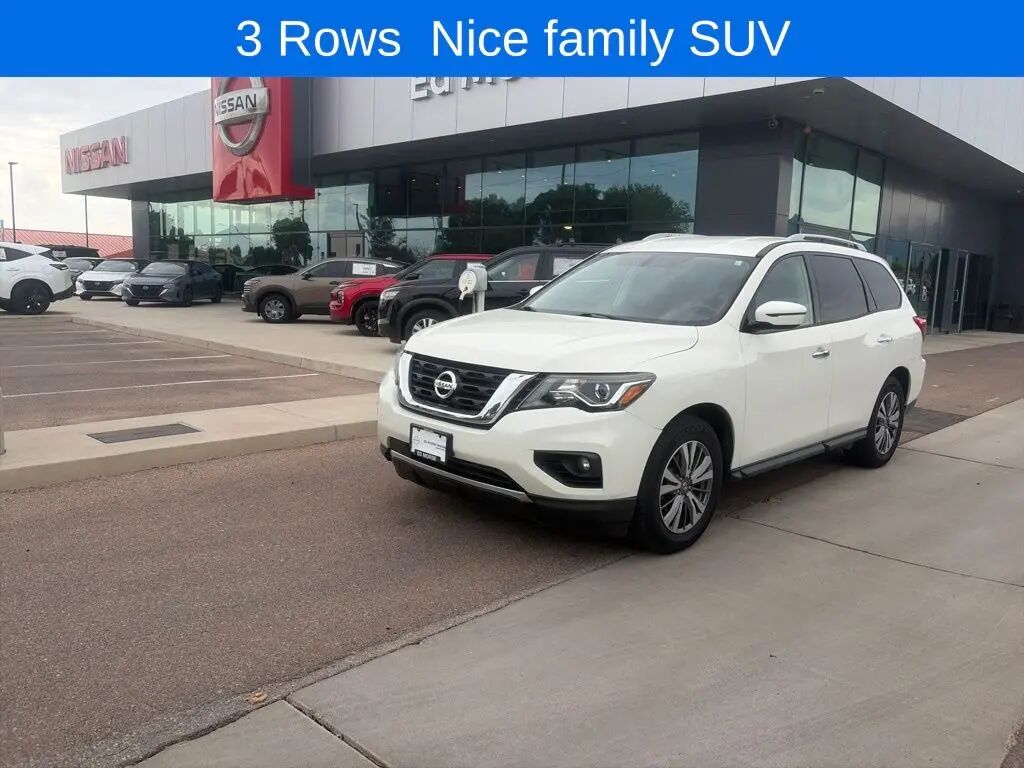 2020 Nissan Pathfinder SV — photo 1 of 13