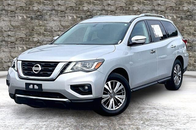2020 Nissan Pathfinder SL — photo 1 of 8