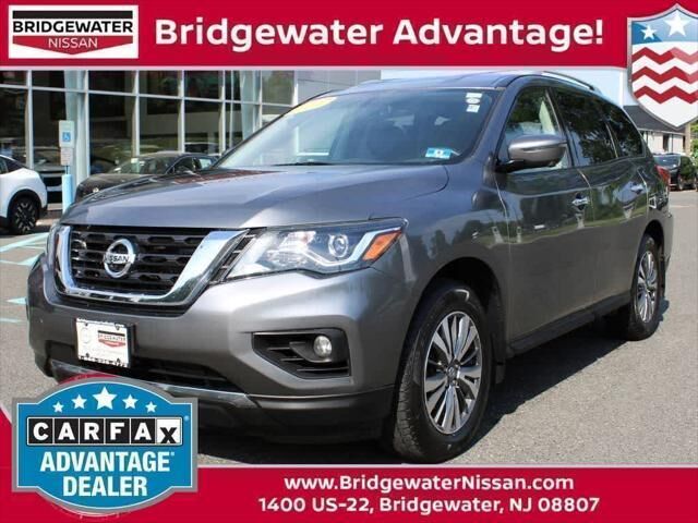 2020 Nissan Pathfinder SL — photo 1 of 3