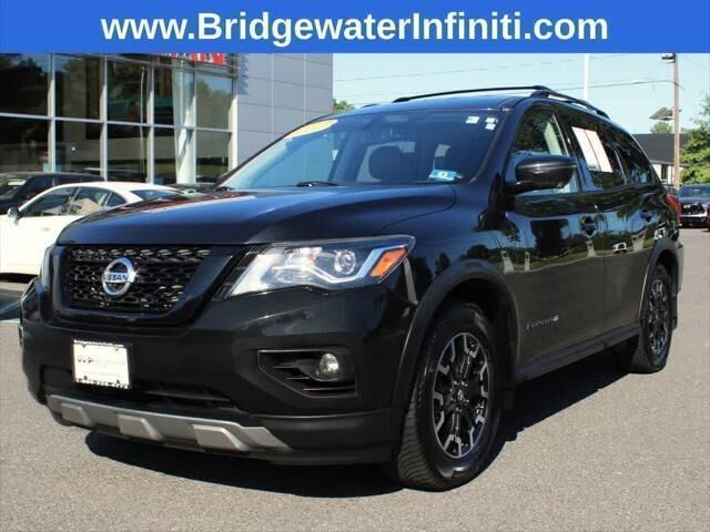 2020 Nissan Pathfinder SL — photo 1 of 13