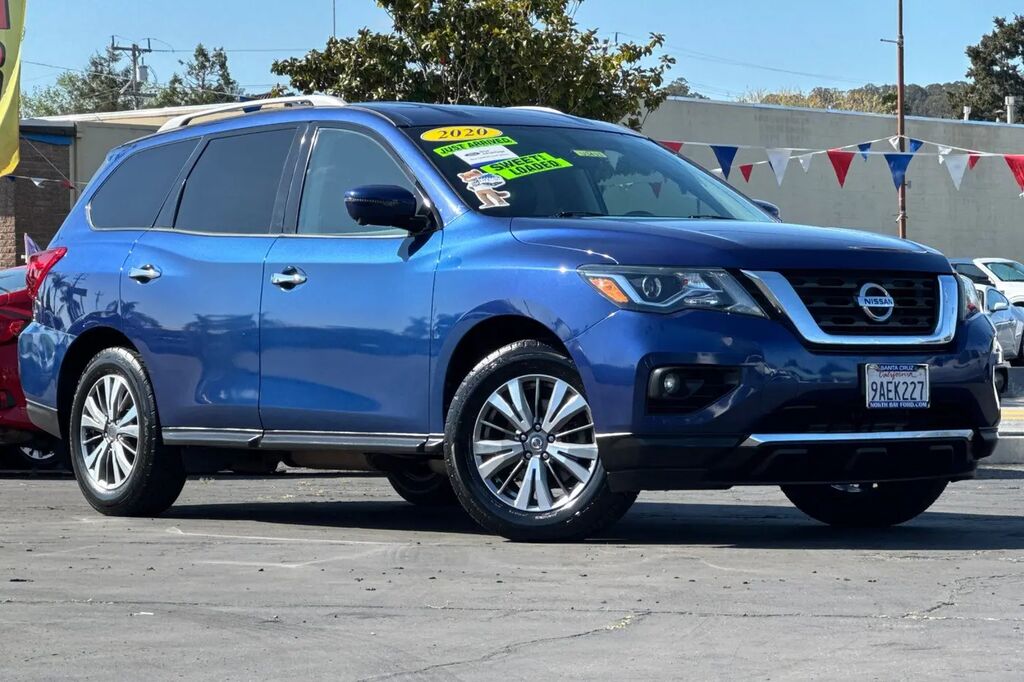 2020 Nissan Pathfinder SL — photo 1 of 10