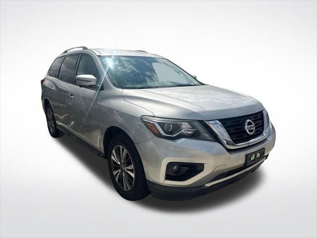 2017 Nissan Pathfinder SL — photo 1 of 1