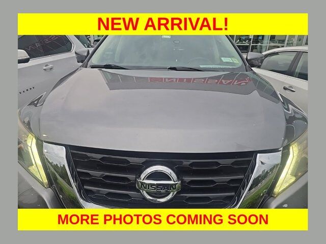 2019 Nissan Pathfinder SL — photo 1 of 1