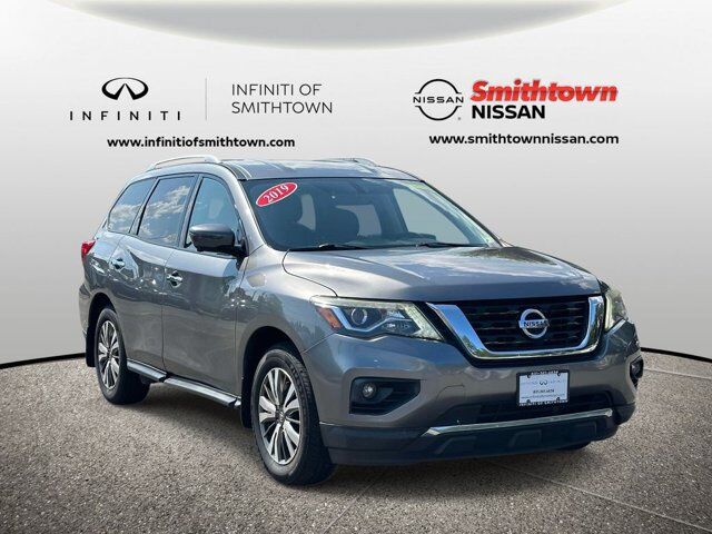 2019 Nissan Pathfinder SL — photo 1 of 1