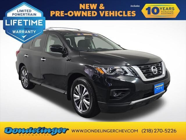 2019 Nissan Pathfinder S — photo 1 of 12