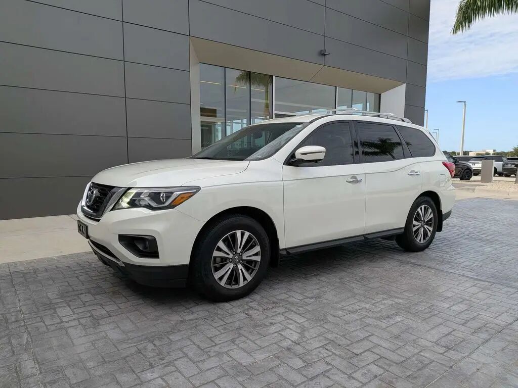 2017 Nissan Pathfinder S — photo 1 of 13