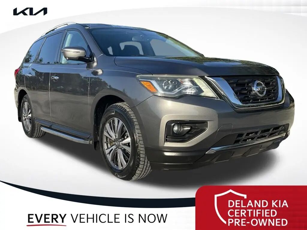 2019 Nissan Pathfinder S — photo 1 of 13
