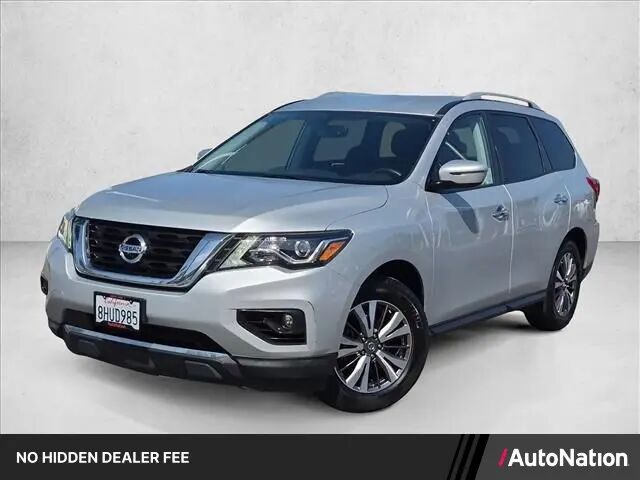 2018 Nissan Pathfinder SV — photo 1 of 13