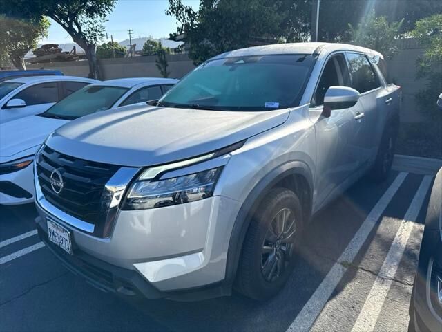 2022 Nissan Pathfinder S