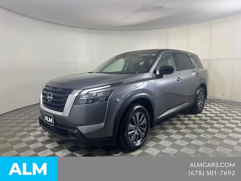 2025 Nissan Pathfinder S — photo 1 of 10