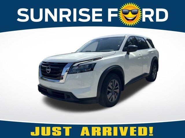 2023 Nissan Pathfinder S