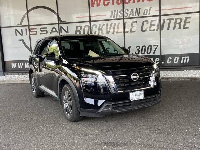 2025 Nissan Pathfinder S