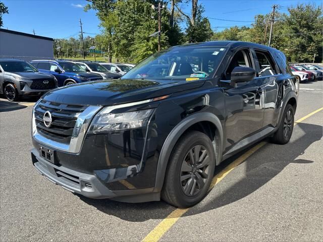 2023 Nissan Pathfinder S
