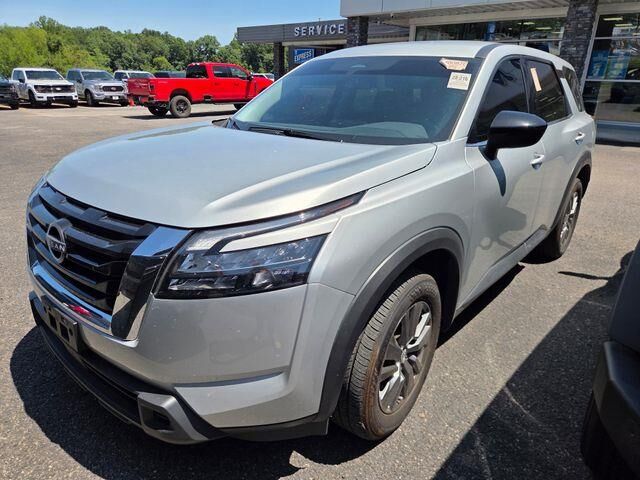 2024 Nissan Pathfinder S