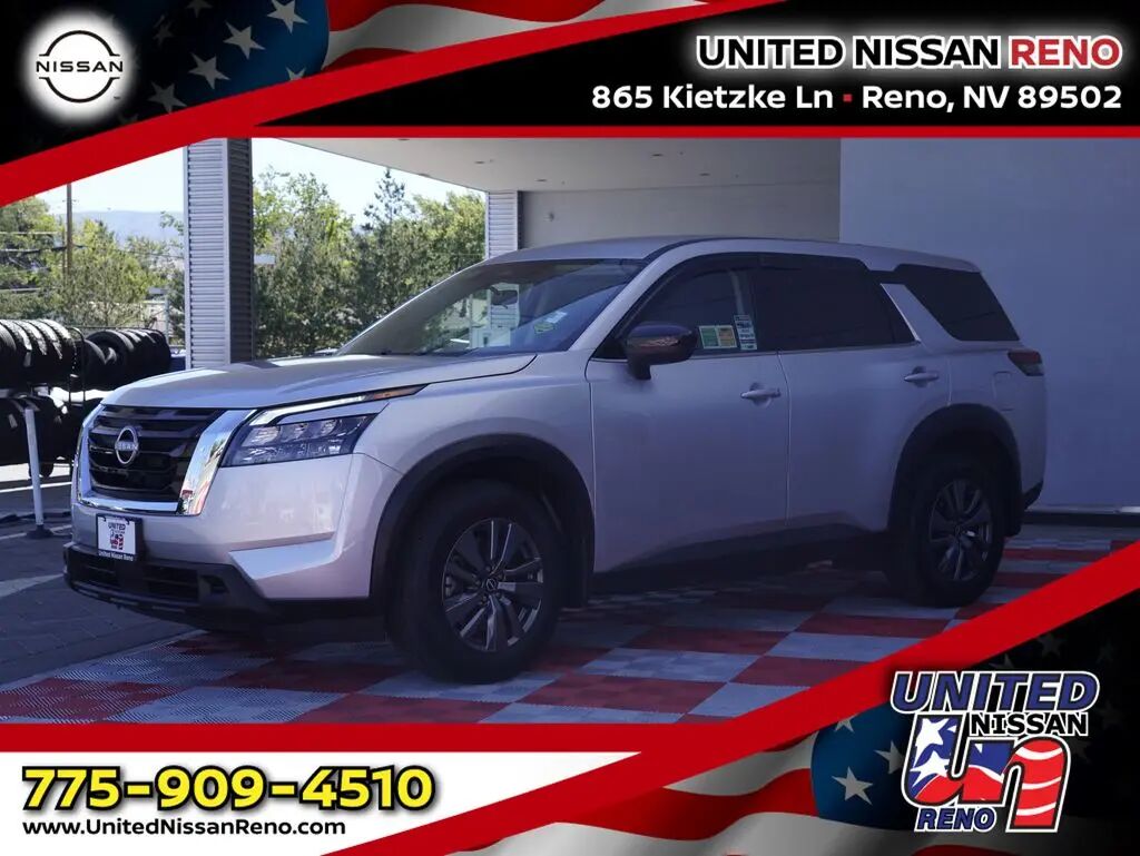 2025 Nissan Pathfinder S — photo 1 of 13