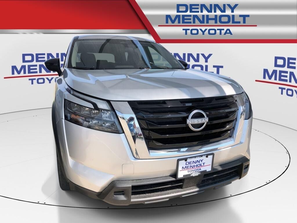 2024 Nissan Pathfinder S — photo 1 of 13