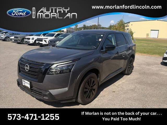 2025 Nissan Pathfinder S