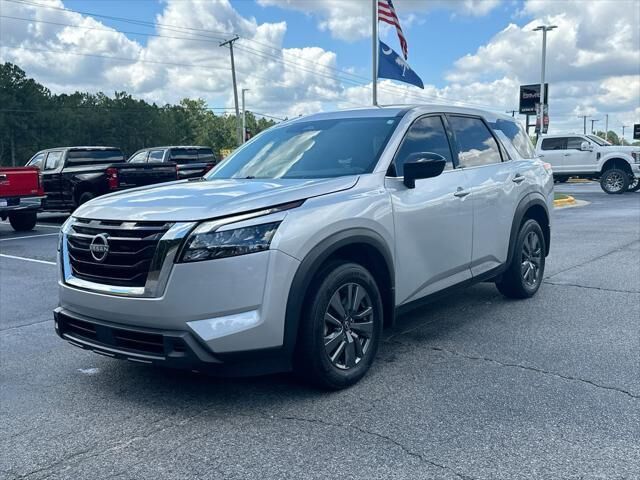 2024 Nissan Pathfinder S — photo 1 of 13
