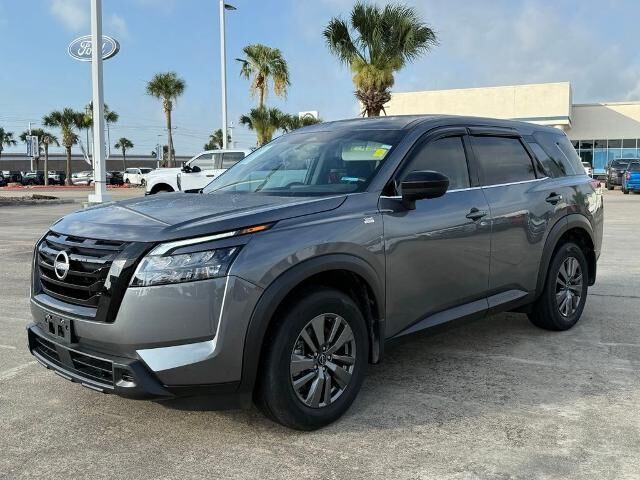 2025 Nissan Pathfinder S
