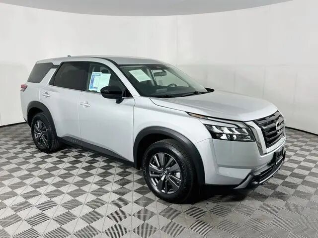 2023 Nissan Pathfinder S — photo 1 of 13