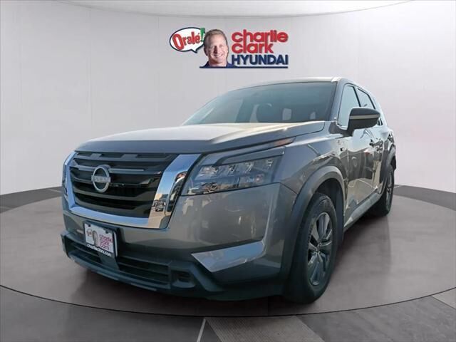 2024 Nissan Pathfinder S
