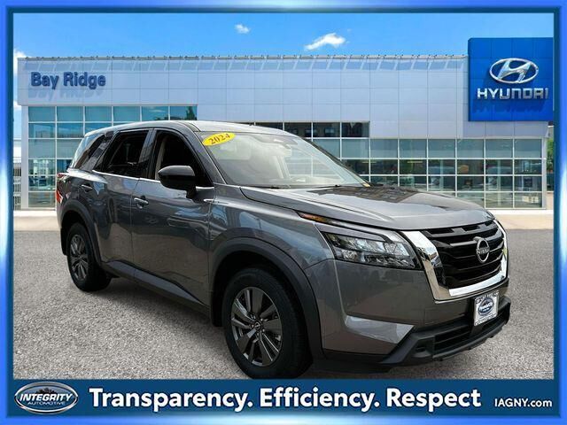 2024 Nissan Pathfinder S — photo 1 of 10