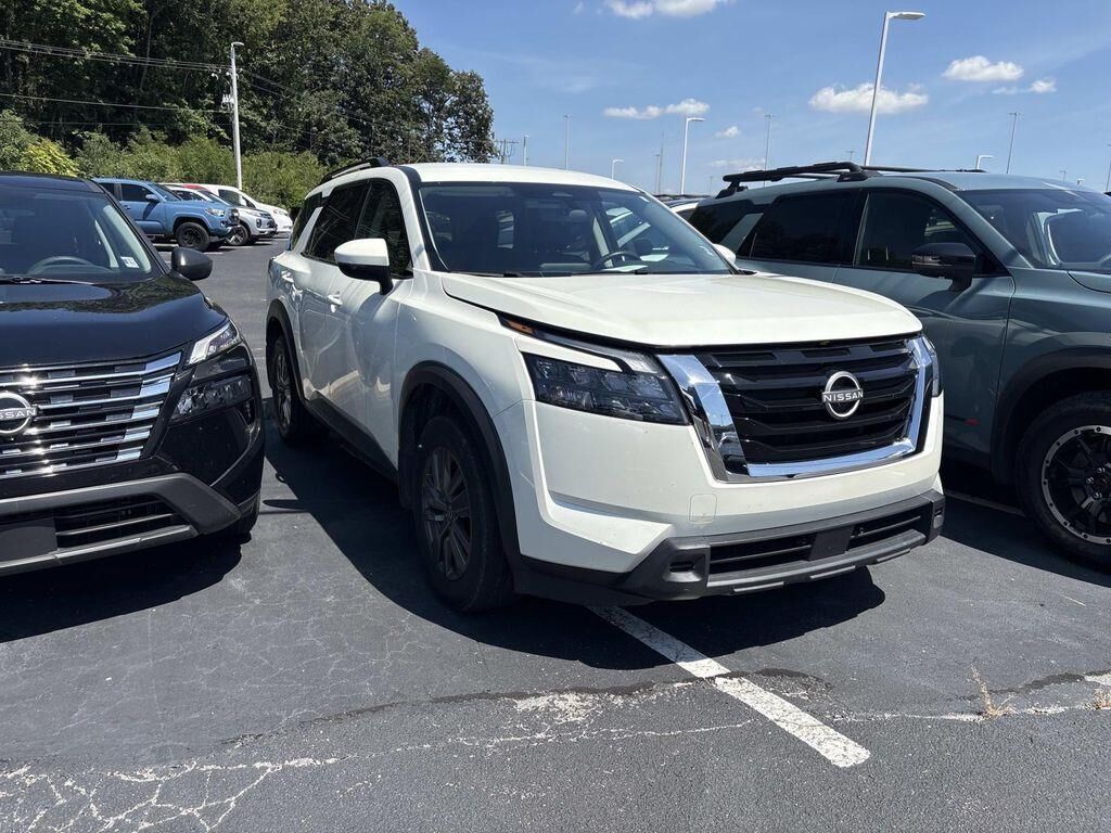 2024 Nissan Pathfinder SV — photo 1 of 7