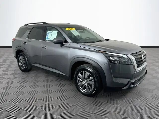 2025 Nissan Pathfinder SV — photo 1 of 13