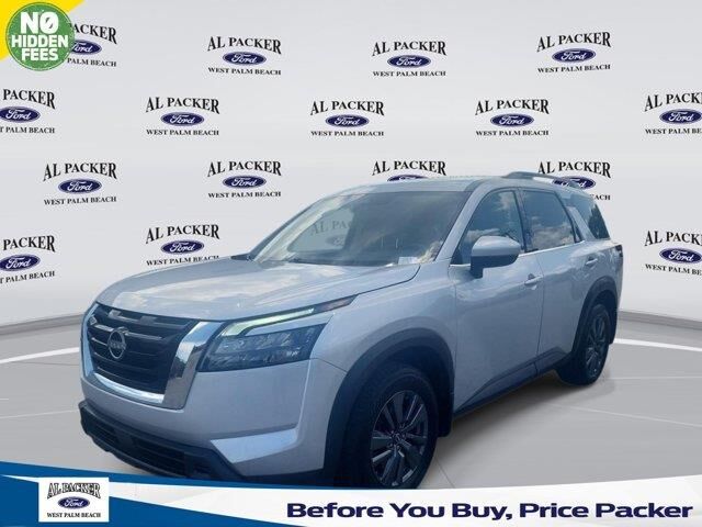 2024 Nissan Pathfinder SV — photo 1 of 13