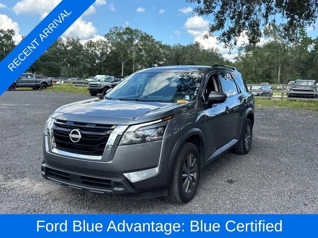 2025 Nissan Pathfinder SV — photo 1 of 13