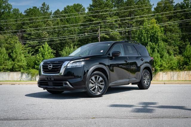 2022 Nissan Pathfinder SV