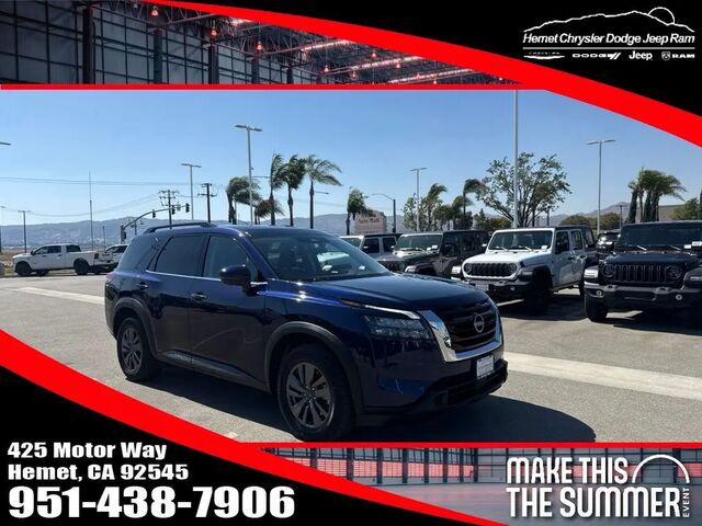 2024 Nissan Pathfinder SV