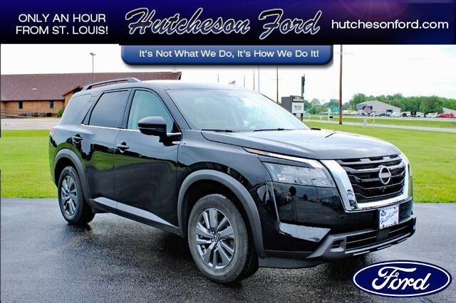 2024 Nissan Pathfinder SV