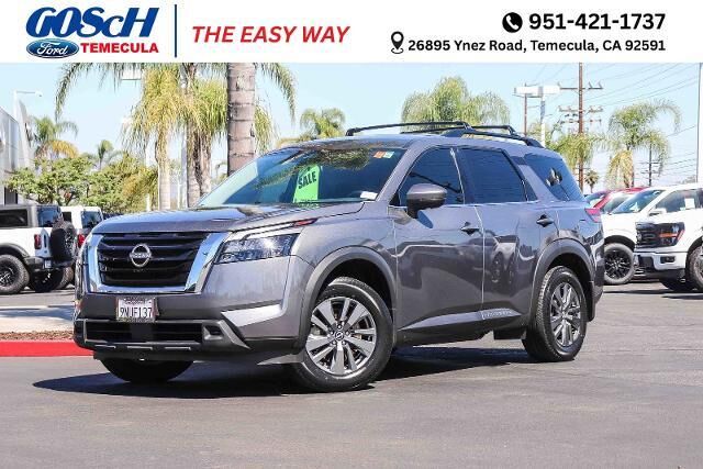2024 Nissan Pathfinder SV