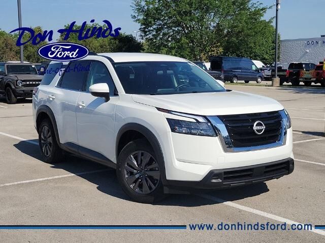 2024 Nissan Pathfinder SV