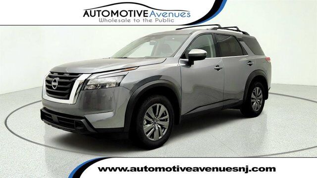 2025 Nissan Pathfinder SV — photo 1 of 13