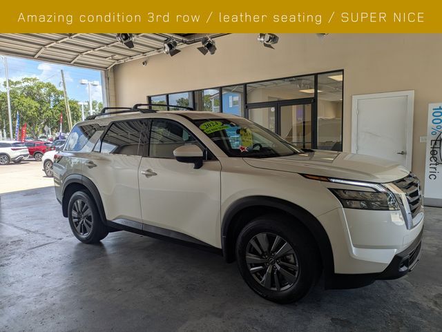 2024 Nissan Pathfinder SV