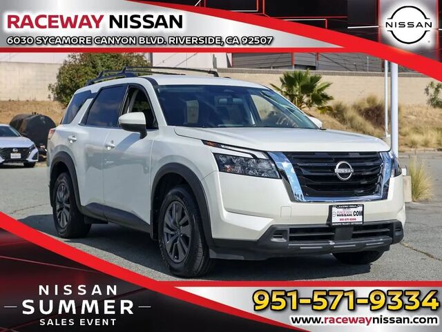 2024 Nissan Pathfinder SV